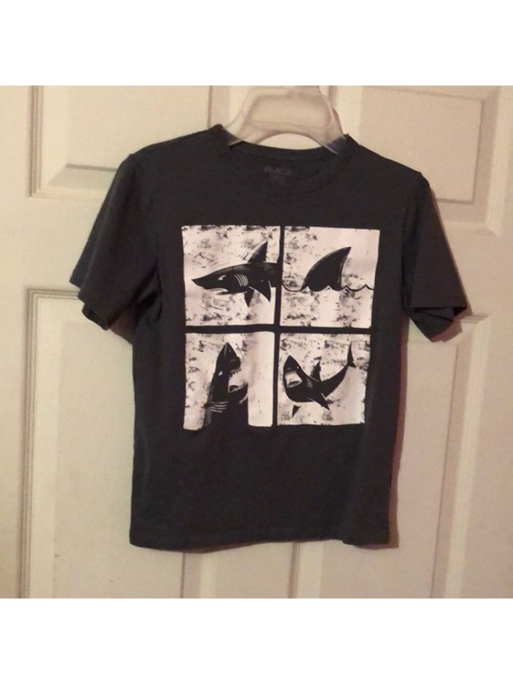Children’s Place Gray Shark Graphic T-Shirt Boys Medium M 7/8